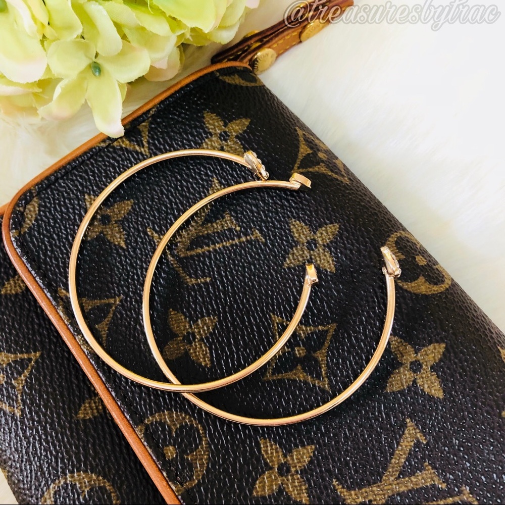 Gold And Crystal Rhinestone Heart Cuff Bracelet💛 - Picture 5 of 6